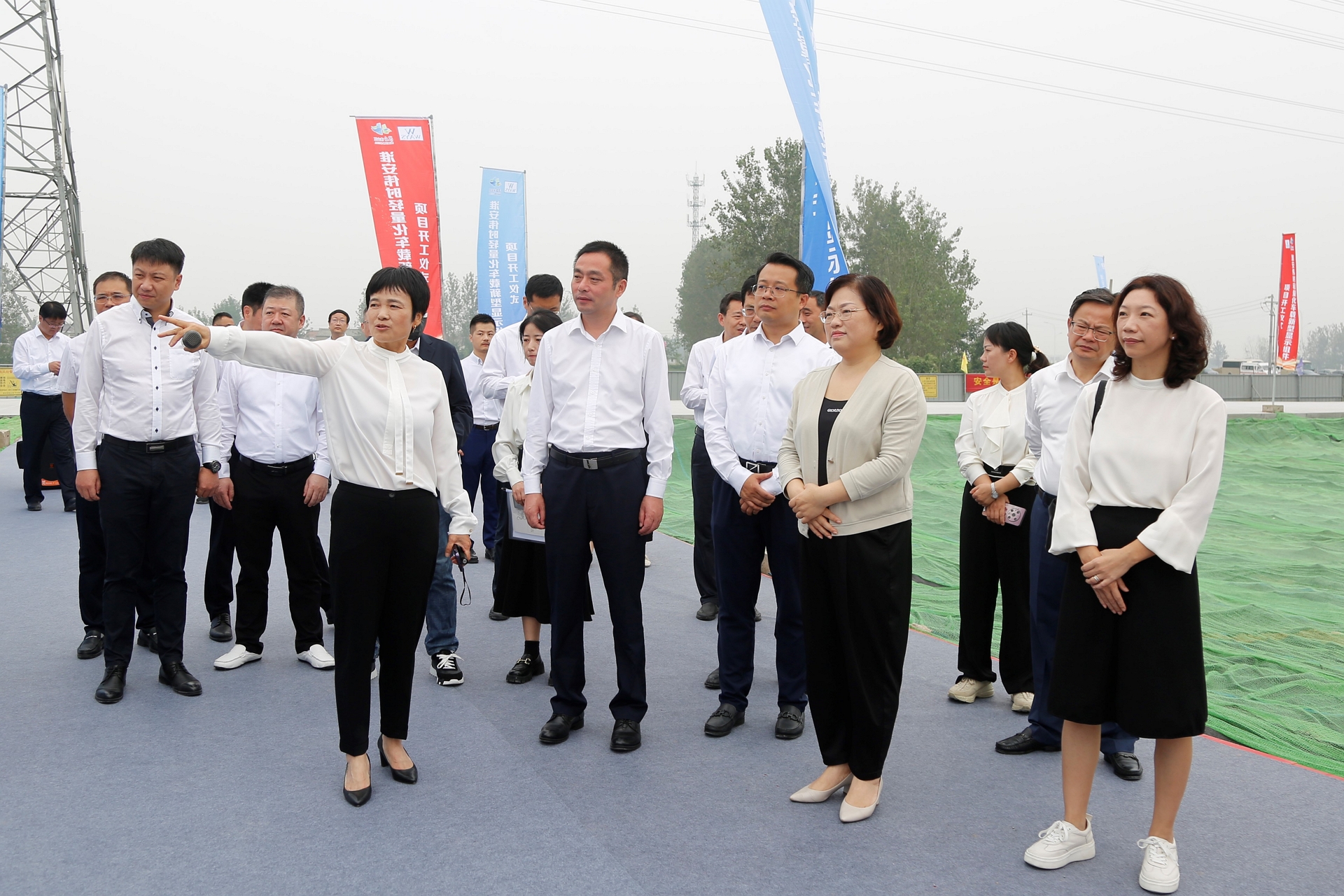 淮安云顶国际yd2333轻量化车载新型显示组件项目开工建设3.JPG